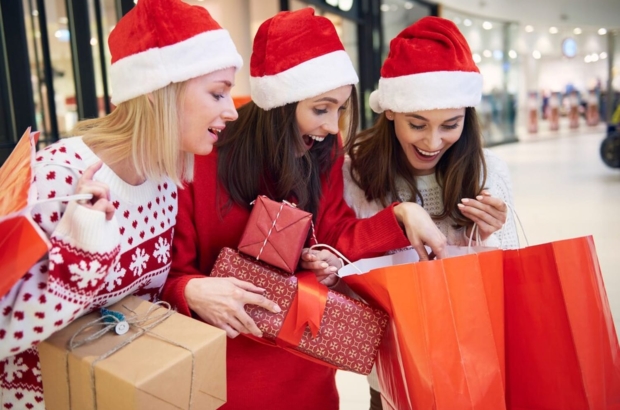 Last-Minute Christmas Shopping Amazon Slashes Prices on Must-Have Deals (2)