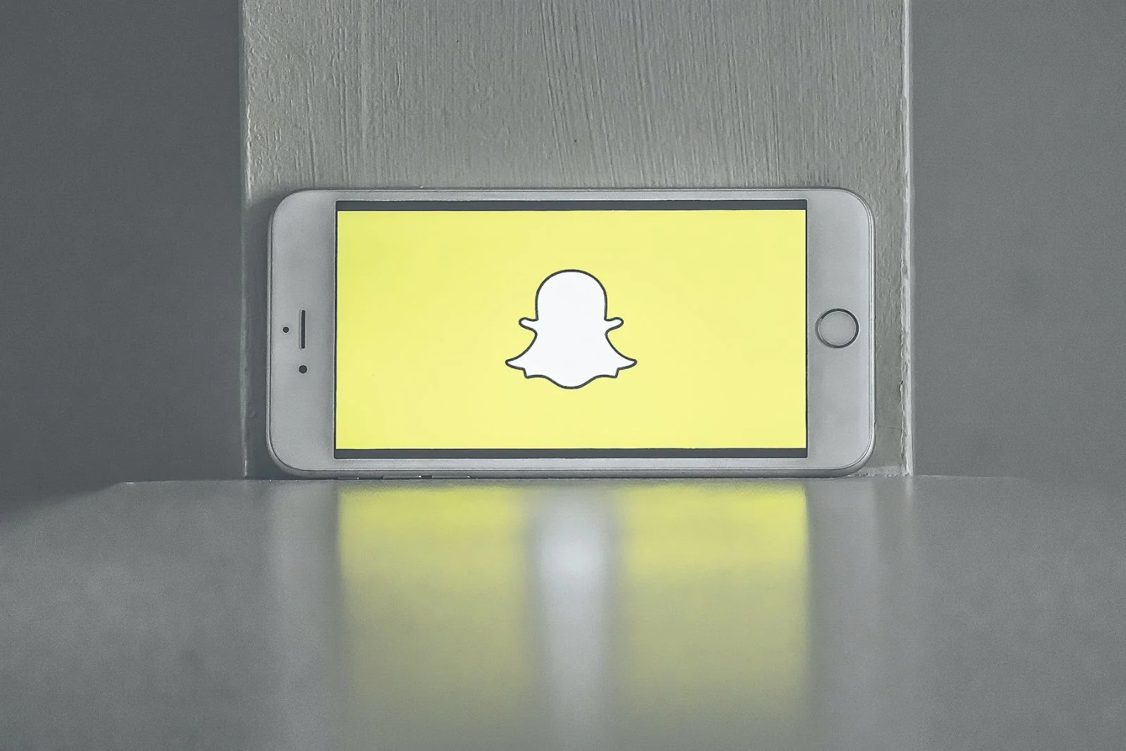 Snapchat logo smartphone