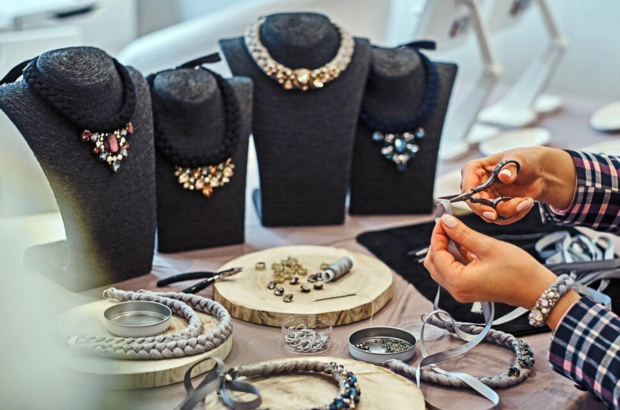 Fixed costs in the jewelry business